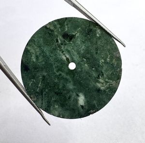 Cadran de montre mécanique automatique en marbre vert naturel de 30,50 mm x 0,70 mm avec trou central de 2 mm, modèle A K Gems Dial-1522 - Product Image 3
