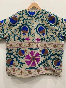 Veste brodée TNT Vintage Suzani multicolore faite à la main Vêtements pour femmes Manteau Veste courte en coton brodé Suzani - Product Image 3