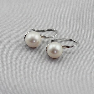 Boucles d'oreilles en argent S925 avec perle d'eau douce ronde de 9-10 mm, élégantes et simples, avec des cuillères à talons hauts, tempérament élevé - Product Image 3