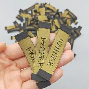 Étiquettes tissées pour vêtements, personnalisées avec logo et taille, pliées sur le côté, haute densité, qualité supérieure - Product Image 6