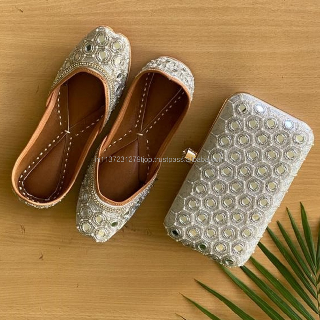 Handcrafted Punjabi Jutti Manufacturer Women's Ethnic Slippers