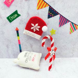 Miniaturas para casa de muñecas escala 1:12 fieltro rojo sombrero de Navidad tallos de chenilla bastón de caramelo saco de granos de café Juego de 3 - Product Image 2