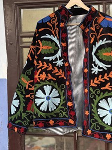 Chaqueta de terciopelo negro para mujer, estilo suzani, con bordado floral, manga larga, cuello alto, hecha a mano, estilo prairie chic, ropa de abrigo para invierno. - Product Image 3