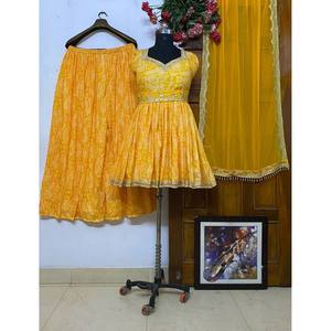 Conjunto Elegante de Top Corto Plisado y Pantalón para Mujer, con Dupatta, para Fiestas de Primavera/Verano - Product Image 1