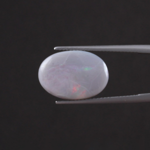 โอปอลสีขาวธรรมชาติแบบขายส่ง น้ำหนัก 5.98 กะรัต รูปทรงวงรี ขนาด 17x12 มม. ได้รับการรับรองจาก IGI ขัดเงาด้วยมือ พร้อมเคลือบแว็กซ์/น้ำมัน - Product Image 1