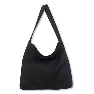 Bolsa de Compras Deportiva de Lona/Algodón con Asa Larga y Logotipo Personalizado, Color Sólido, Tamaño Mediano, Embalaje en Caja - Product Image 3