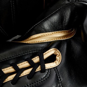 Gants de boxe Fly personnalisés noirs et dorés, 100% cuir de vachette véritable de qualité supérieure, gants de boxe à lacets pour le sparring - Product Image 6