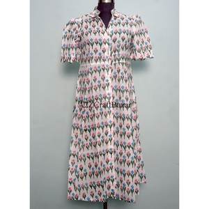 Robe trapèze mi-longue en coton indien imprimé à la main, col en V, manches courtes, pour femme, idéale pour les fêtes, les vacances d'été à la plage - Product Image 1