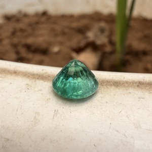 Émeraude zambienne de luxe 2,19 carats, vert brillant, ronde, pierre précieuse non montée pour la création de bijoux haut de gamme sur mesure - Product Image 4