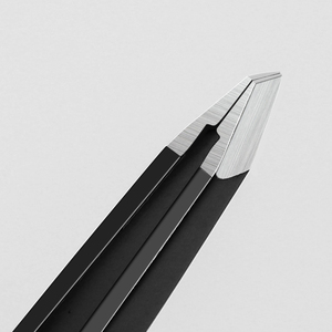 Pinzas Profesionales Hechas a Mano de Acero Inoxidable 2 en 1 con Punta Inclinada y Peine Integrado para un Modelado Preciso - Product Image 3