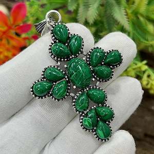 Colgante de Cruz de Plata de Ley con Malaquita, Joyería Artesanal con Piedras Preciosas, Regalo Religioso de Diseño Exclusivo para Ella, Diseño Único y Moderno - Product Image 6