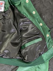 Chaqueta Corta Varsity Personalizada al por Mayor para Mujer, Chaqueta de Primavera Verde Dartmouth, Satén, Resistente al Viento, Reversible, Transpirable - Product Image 4
