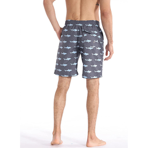 Traje de Baño para Hombre en Gris Carbón con Estampado de Tiburón Azul Claro: Shorts de Playa de Secado Rápido con Cintura Elástica Ajustable - Product Image 3