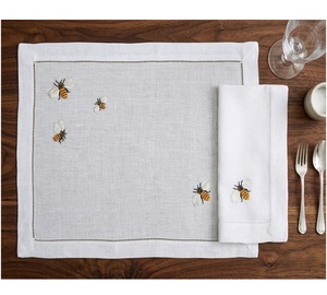 Ensembles de sets de table et serviettes en lin blanc brodés, lavables, avec ourlet festonné, motif abeilles mignonnes, pour la maison et les événements de mariage, vente en gros personnalisée - Product Image 3