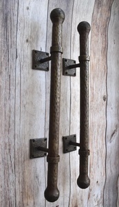 Manija para Puerta de Hierro Forjado Galvanizado Resistente a la Oxidación; Fácil Instalación; Diseño Rectangular con Patrón en Relieve; Altamente Duradera y Tradicional - Product Image 3