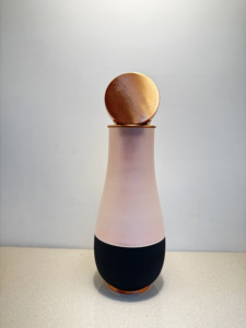 Jarra de Cobre Puro Premium con Bloques de Color, 1500ml, Rosa Mate y Negro Carbón, Recipiente de Lujo para Bebidas, Utensilios Metálicos para el Bienestar - Product Image 3