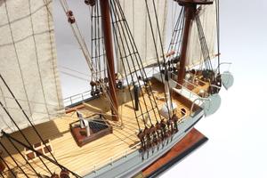 Maqueta de Barco de Vela Noruego de Madera Hecha a Mano FRAM - Product Image 4