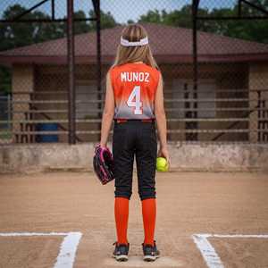 Camiseta de Softbol Unisex Lady Wildcat, Cuello Redondo, Malla Transpirable, Sublimada, Absorbe la Humedad, Poliéster, Pantalones, Calcetines Rojos - Product Image 4
