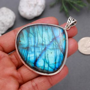 Pendentif artisanal en labradorite bleue et argent sterling 925, bijou en pierre naturelle, cadeau pour femme, design élégant - Product Image 3