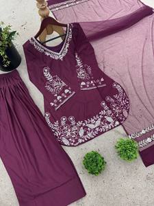 Ramdev Trading – Ensemble Kurta Kurti Réversible Style Gujarati Moderne pour Femme, en Soie Crêpe Naturelle Pure avec Bordure en Fausse Fourrure, Idéal pour Mariages et Fêtes - Product Image 6