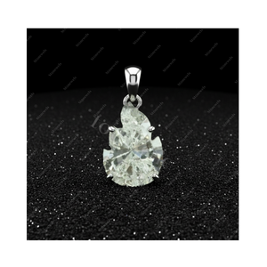 Dijes y Amuletos de Joyería Fina de Plata de Ley 925 Chapados en Oro con Diseño de Llama Navideña, Diamantes Cultivados en Laboratorio con Certificación GIA IGI DEF VVS VS - Product Image 1