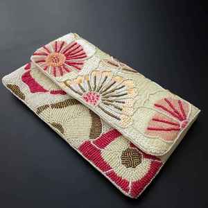Bolso de Mano AL MALIK CRAFT, Hecho a Mano con Cuentas Florales, Color Rosa, Forma Personalizada, Bordado en Algodón, para Fiestas - Product Image 1
