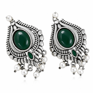 Pendientes de tuerca con forma de hoja bohemia de latón oxidado chapado en plata antigua con piedra verde esmeralda para mujer, proveedor mayorista a granel - Product Image 1