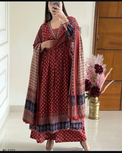 Traje Anarkali de Algodón para Mujer, Estampado Ajrakh Rojo, Largo hasta el Suelo, Corte Holgado, Estilo Casual Tradicional Indio-Pakistaní - Product Image 3