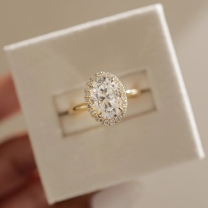 Anillo de compromiso con diamante de corte ovalado, oro amarillo de 14 quilates, diamante cultivado en laboratorio, halo, certificado IGI, estilo clásico para mujer - Product Image 2