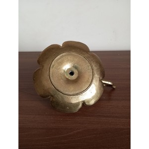 Candelero de Latón Vintage con Diseño Floral en Relieve, Decoración Duradera para el Hogar, Portavelas de Metal - Product Image 6