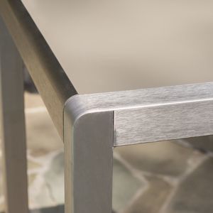 Tavolo da bar con struttura in alluminio da esterno da 43 pollici con finitura grigia e piano in vetro - Product Image 3