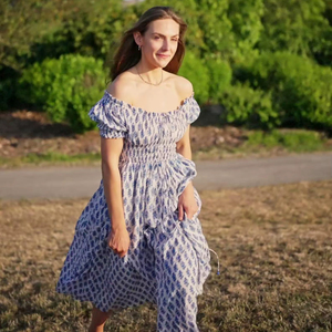 Robe d'été en coton faite à la main, motif floral Lapis Bloom, impression par bloc, service de design, vêtement de haute qualité, robe longue maxi pour femmes - Product Image 1