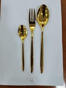 Juego de cubiertos de lujo moderno, diseñado para interiores de comedor audaces, que ofrece una presencia premium en la mesa y una presentación elegante de los platos. - Product Image 4