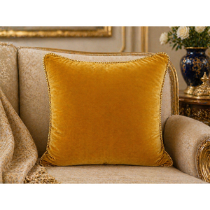 Housse de coussin en velours de qualité supérieure avec passepoil contrastant décoratif |   Housse de coussin bleue pour canapé et décoration intérieure - Product Image 4