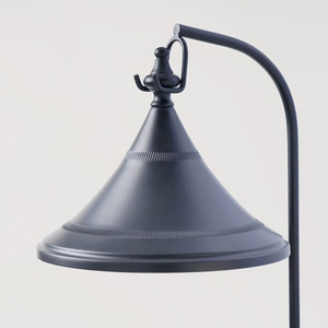 Élégant réchaud doré avec un support suspendu fin et un couvercle bombé pour servir vos plats préférés avec style et élégance. - Product Image 6