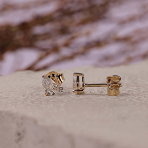 Boucles d'oreilles minimalistes en or 14K/18K avec diamant de laboratoire taille poire certifié IGI pour femmes, disponibles en différentes tailles de carats - Product Image 3