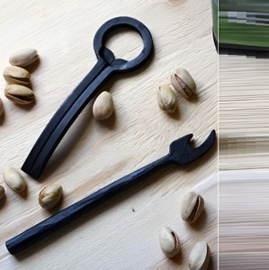 Abridor de botellas de hierro forjado a mano con acabado en polvo negro mate para decoración de fiestas y eventos, decoración de bares y regalos. - Product Image 3