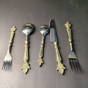 Juego de Cubiertos de Acero Inoxidable con Diseño Floral en Relieve Dorado Premium, Decoración Elegante para Mesa de Boda, Ecológico - Product Image 4