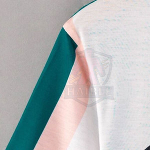 ชุดเสื้อยืดและกางเกงขาสั้นผู้ชาย ผ้าเนื้อเดียวกัน เอวยางยืด ระบายอากาศได้ดี เป็นมิตรกับสิ่งแวดล้อม เหมาะสำหรับฤดูร้อน ขายส่งชุดกีฬา - Product Image 5