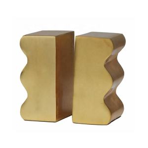 Sujetalibros metálicos dorados modernos Diseño escultórico en forma de mano de aluminio para la decoración de la oficina en el hogar y la sala de estar - Product Image 4