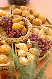 Handwoven Seagrass Serving Tray With Dividers <b>Round</b> Food Platter Woven Fruit Basket Eco Friendly Kitchen Party Serving Tray - Product Image 4