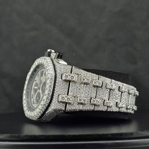 Reloj Cronógrafo de Lujo para Hombre con Esfera de Acero Inoxidable de 43 mm, Cristal de Zafiro, Movimiento de Cuarzo, Cierre Plegable de Seguridad y Correa de Moissanita - Product Image 3