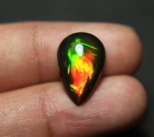 Ópalo Negro Natural 17*11.5*5.5mm Gema Cabujón Corte Pera Multicolor con Destello de Fuego Ópalo Etíope Suelto Piedra de Nacimiento de Octubre - Product Image 1