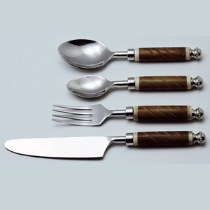 Ensemble de couverts élégants avec manches en bois, finition miroir haute brillance, passe au lave-vaisselle, ensemble de 4 couverts - Product Image 1