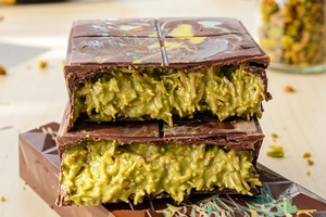 Proveedor mayorista de la popular pasta de pistacho de Dubái, barra de chocolate exótica Kataifi con pistacho, postre FIX Dessert Chocolatier - Product Image 6