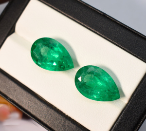 Émeraude colombienne de culture en forme de poire avec inclusions, 20x13 mm, 15,00 carats - Product Image 3