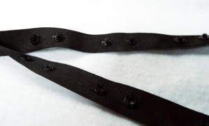 Cinta de Plástico con Botones a Presión DK-322 de 18 mm de Ancho - Product Image 3