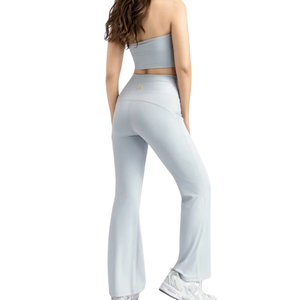 Conjunto Deportivo Personalizado para Mujer, Top Corto y Leggings Acampanados, Ropa Deportiva para Yoga y Fitness, Venta al Por Mayor, Fabricación OEM/ODM - Product Image 2