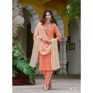 Ensemble haut et pantalon en soie avec broderie et imprimé attrayants, accompagné d'un dupatta, couleur orange - Product Image 1