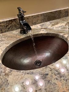Lavabo ovale en cuivre martelé fait main, finition antique, pour salle de bain et cuisine - Product Image 6